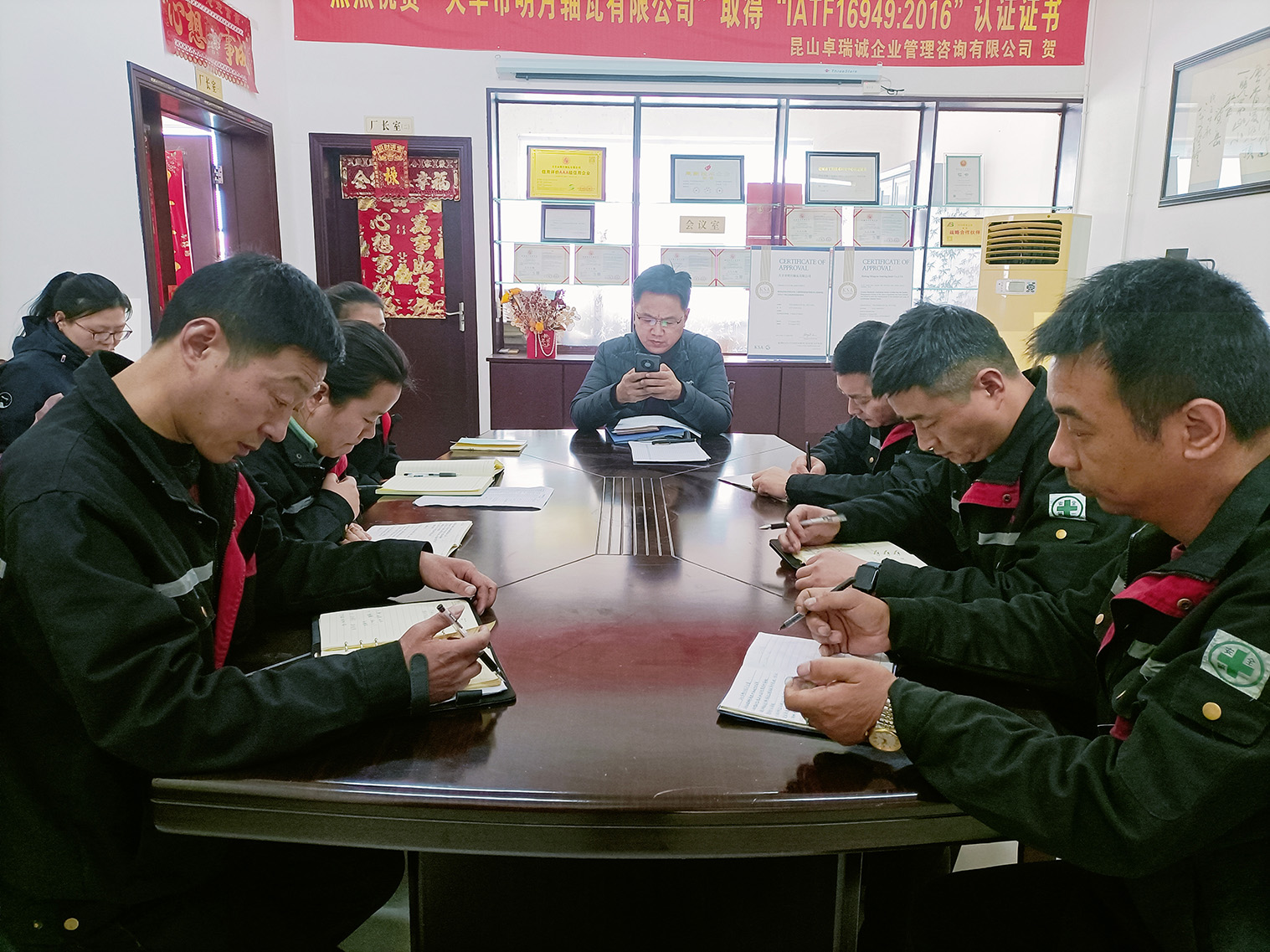 Dafeng Mingyue Bearing Bush Co. Ltd. mengadakan pertemuan bulanan keempatnya untuk tahun 2025